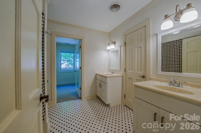 75 Old Gap Creek Road, Fairview, NC 28730