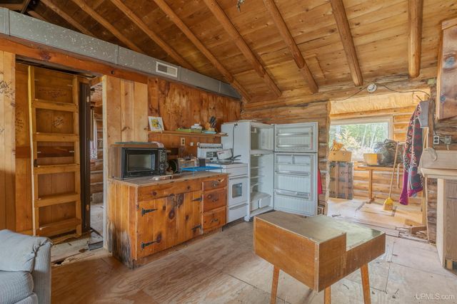 152 Jarvi Road, Crystal Falls, MI 49935