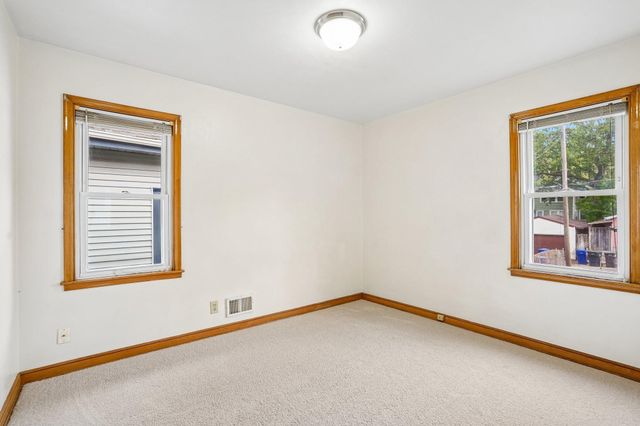 1072 Thomas Avenue, Saint Paul, MN 55104