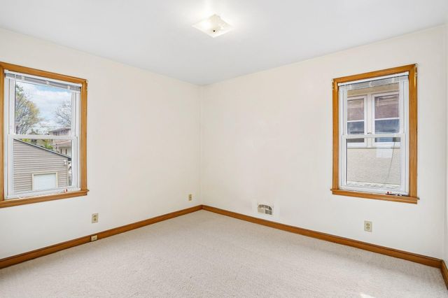 1072 Thomas Avenue, Saint Paul, MN 55104