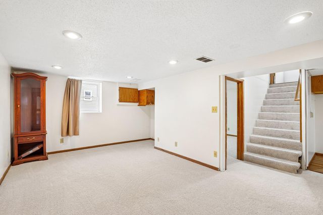1072 Thomas Avenue, Saint Paul, MN 55104