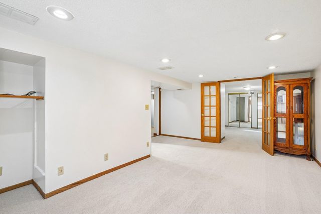 1072 Thomas Avenue, Saint Paul, MN 55104