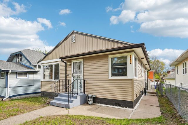 1072 Thomas Avenue, Saint Paul, MN 55104