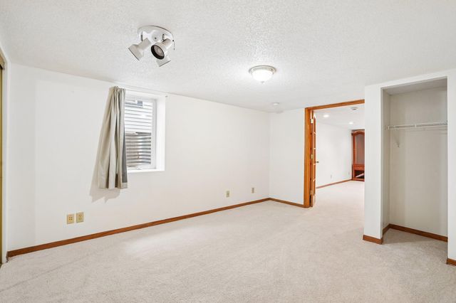 1072 Thomas Avenue, Saint Paul, MN 55104