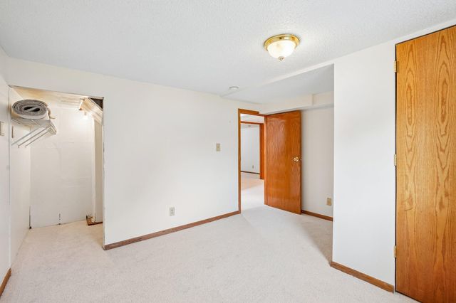 1072 Thomas Avenue, Saint Paul, MN 55104