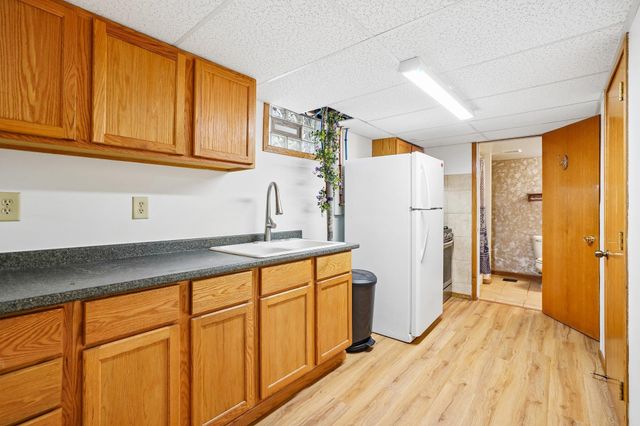 1072 Thomas Avenue, Saint Paul, MN 55104