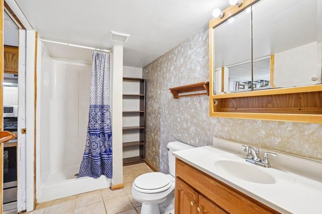 1072 Thomas Avenue, Saint Paul, MN 55104