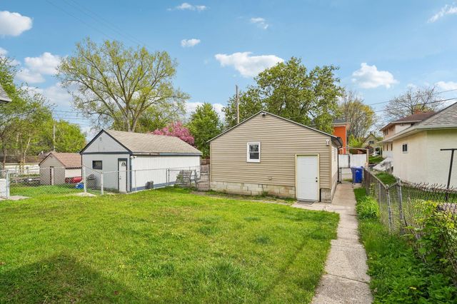 1072 Thomas Avenue, Saint Paul, MN 55104