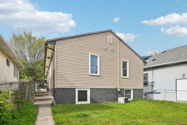 1072 Thomas Avenue, Saint Paul, MN 55104