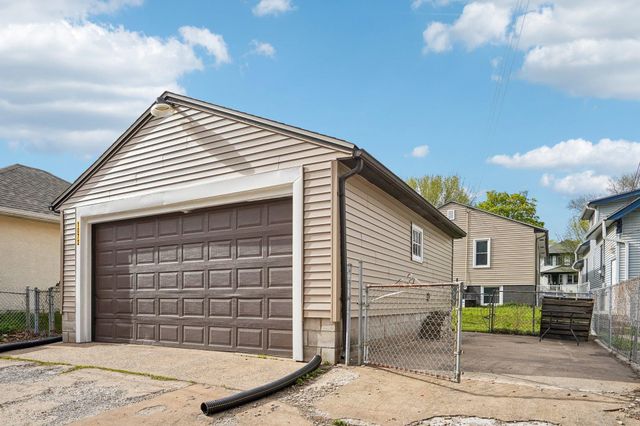 1072 Thomas Avenue, Saint Paul, MN 55104
