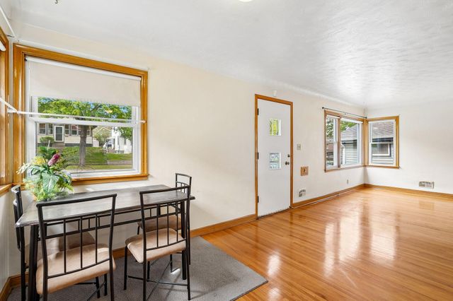 1072 Thomas Avenue, Saint Paul, MN 55104