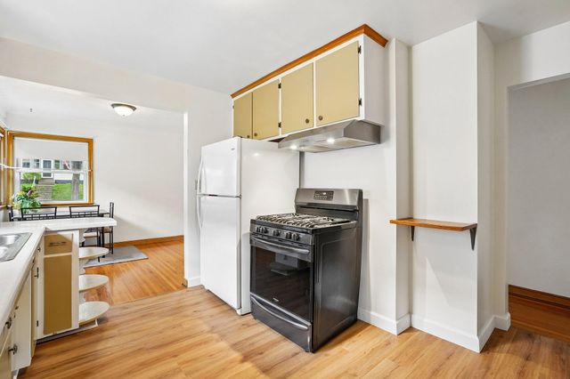 1072 Thomas Avenue, Saint Paul, MN 55104