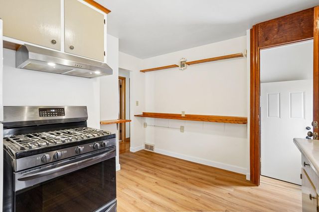 1072 Thomas Avenue, Saint Paul, MN 55104