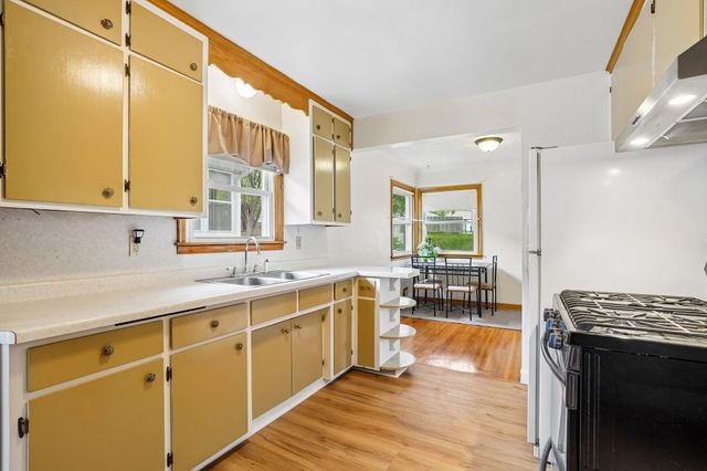 1072 Thomas Avenue, Saint Paul, MN 55104