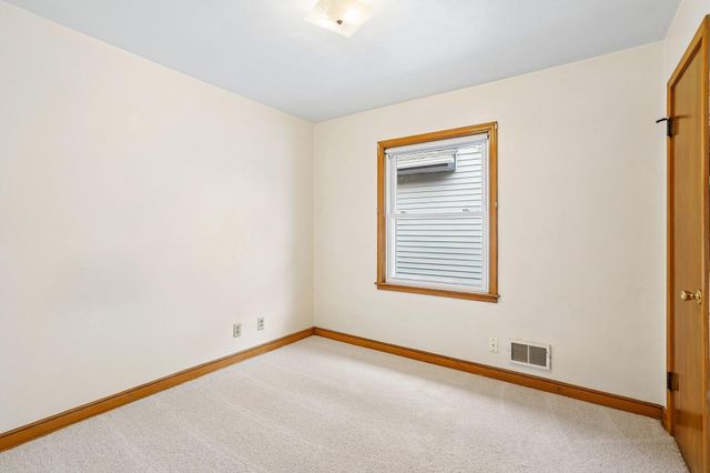 1072 Thomas Avenue, Saint Paul, MN 55104