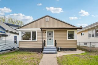 1072 Thomas Avenue, Saint Paul, MN 55104