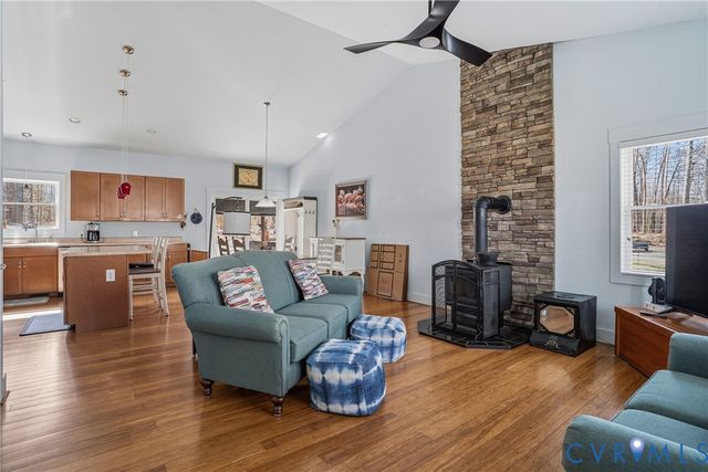 216 Cooke Ln, Bumpass, VA 23024
