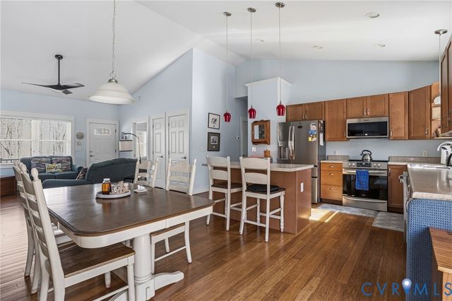 216 Cooke Ln, Bumpass, VA 23024