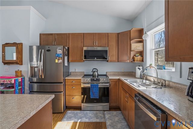 216 Cooke Ln, Bumpass, VA 23024