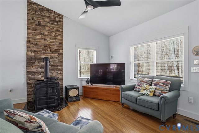 216 Cooke Ln, Bumpass, VA 23024