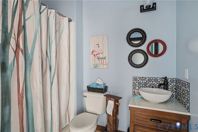 216 Cooke Ln, Bumpass, VA 23024