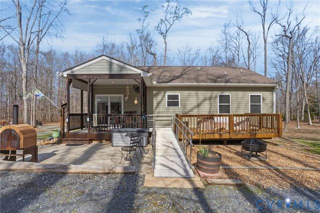 216 Cooke Ln, Bumpass, VA 23024