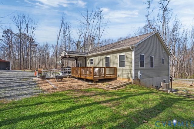 216 Cooke Ln, Bumpass, VA 23024