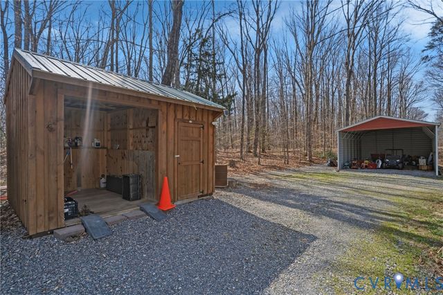 216 Cooke Ln, Bumpass, VA 23024