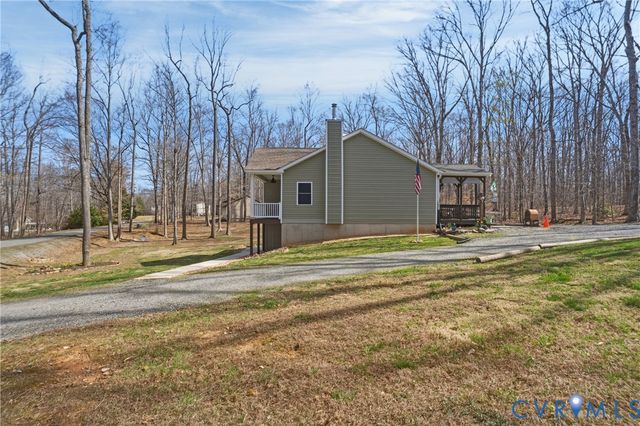 216 Cooke Ln, Bumpass, VA 23024