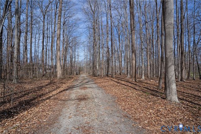 216 Cooke Ln, Bumpass, VA 23024