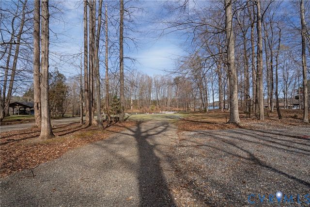 216 Cooke Ln, Bumpass, VA 23024