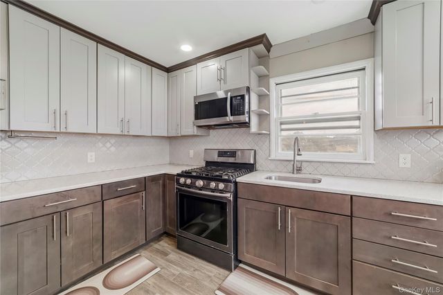 21 Bryn Mawr Place, Yonkers, NY 10701