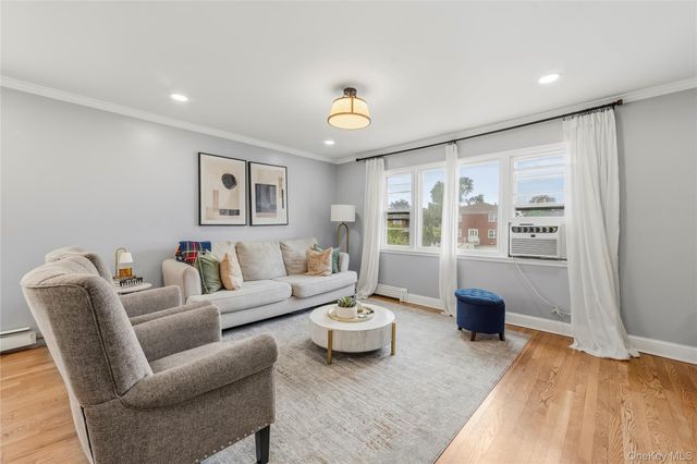 21 Bryn Mawr Place, Yonkers, NY 10701