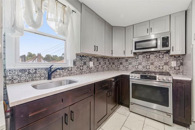 21 Bryn Mawr Place, Yonkers, NY 10701
