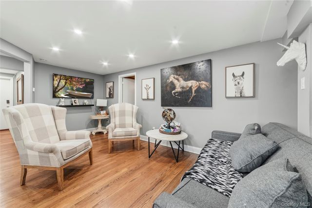 21 Bryn Mawr Place, Yonkers, NY 10701