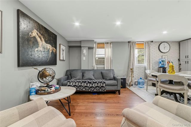 21 Bryn Mawr Place, Yonkers, NY 10701