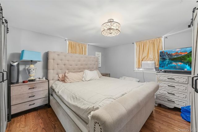 21 Bryn Mawr Place, Yonkers, NY 10701