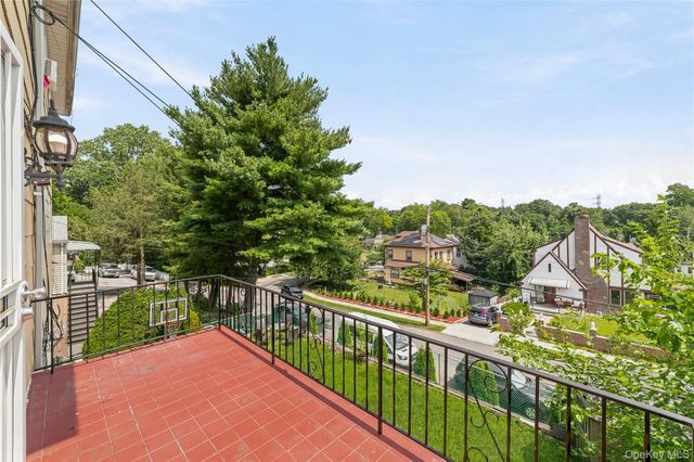21 Bryn Mawr Place, Yonkers, NY 10701