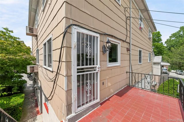 21 Bryn Mawr Place, Yonkers, NY 10701