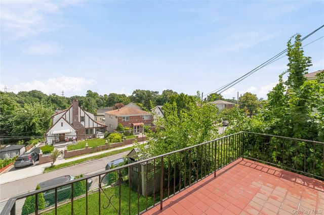 21 Bryn Mawr Place, Yonkers, NY 10701