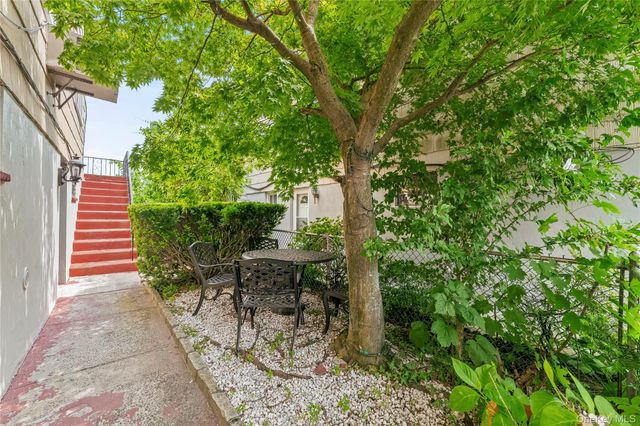 21 Bryn Mawr Place, Yonkers, NY 10701