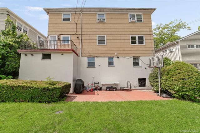 21 Bryn Mawr Place, Yonkers, NY 10701