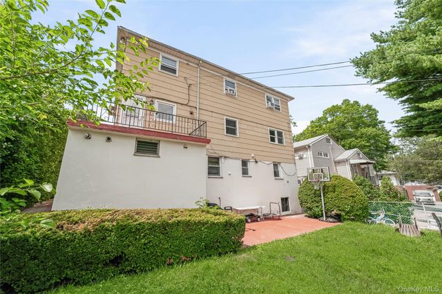 21 Bryn Mawr Place, Yonkers, NY 10701