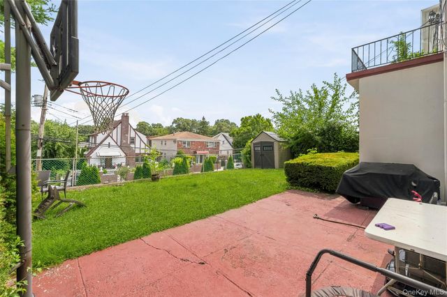 21 Bryn Mawr Place, Yonkers, NY 10701