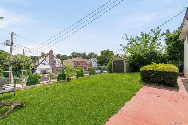 21 Bryn Mawr Place, Yonkers, NY 10701
