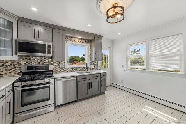 21 Bryn Mawr Place, Yonkers, NY 10701