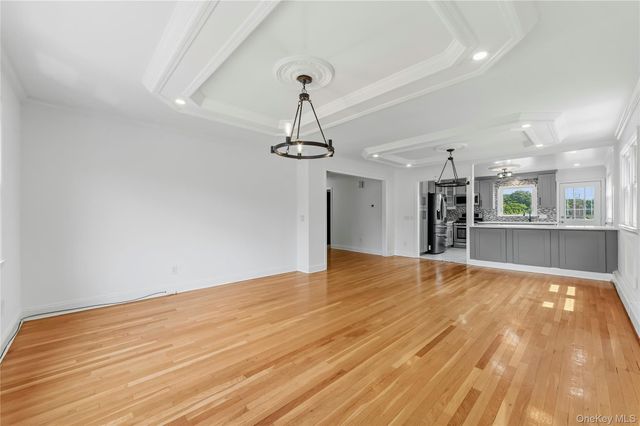 21 Bryn Mawr Place, Yonkers, NY 10701