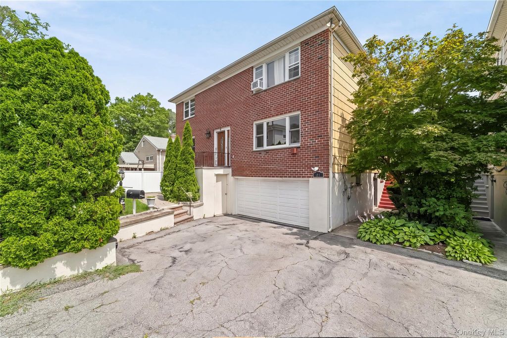 21 Bryn Mawr Place, Yonkers, NY 10701 — photo 2