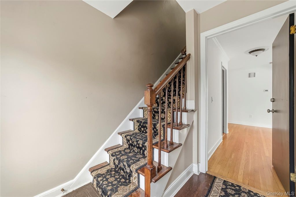 21 Bryn Mawr Place, Yonkers, NY 10701 — photo 5