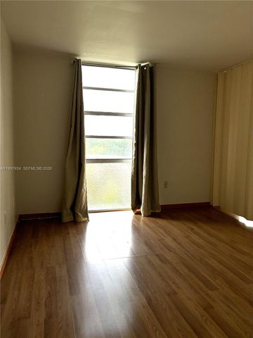 2500 NE 135th St B506, North Miami, FL 33181